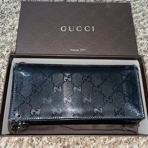 Authentic Gucci Monogram Clutch Wallet
